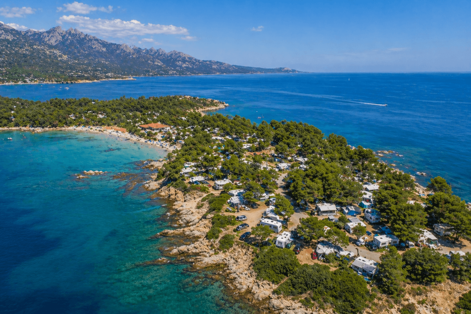 Campingplatz am Mittelmeer – Luftaufnahme